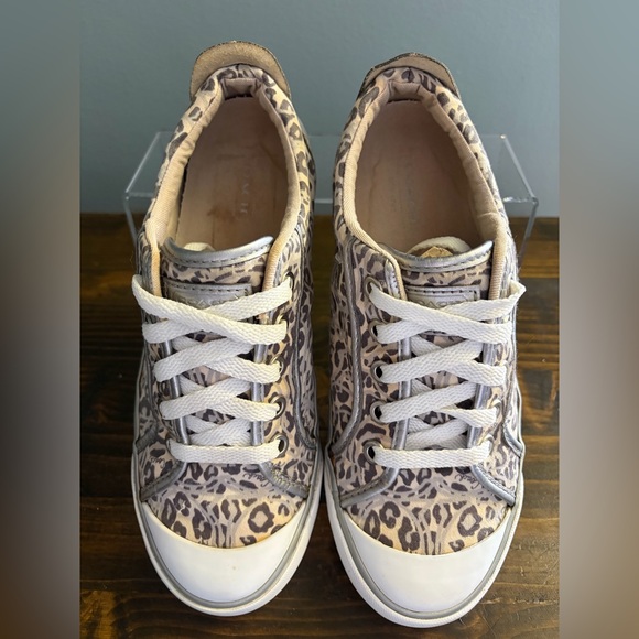 Coach Barrett Signature Silver Grey Leopard Ocelot Print Women's Sneakers 6.5 - Picture 3 of 15
